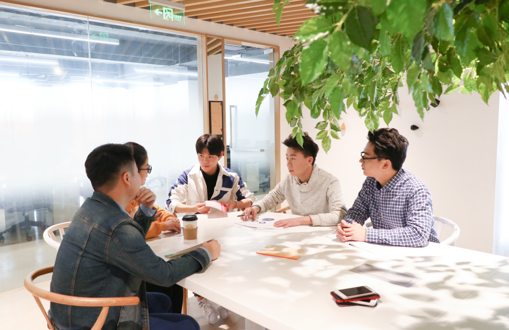 2025企業(yè)增長(zhǎng)新公式：高端定制官網(wǎng)=核心增長(zhǎng)引擎