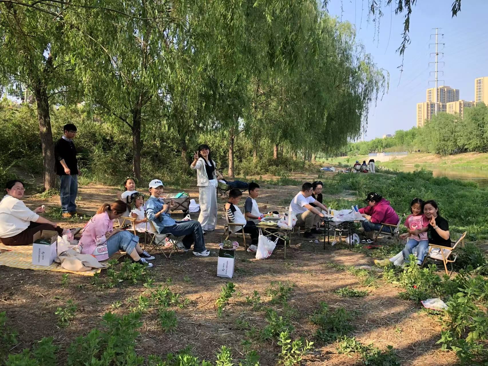 威龍公司銷(xiāo)售精英齊聚虞河畔 共度歡樂(lè)戶(hù)外露營(yíng)燒烤日