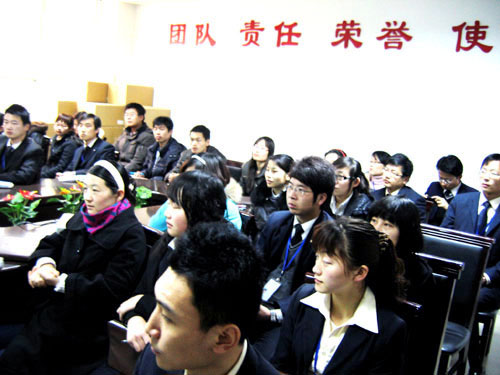 威龍公司組織員工進行集體內(nèi)訓