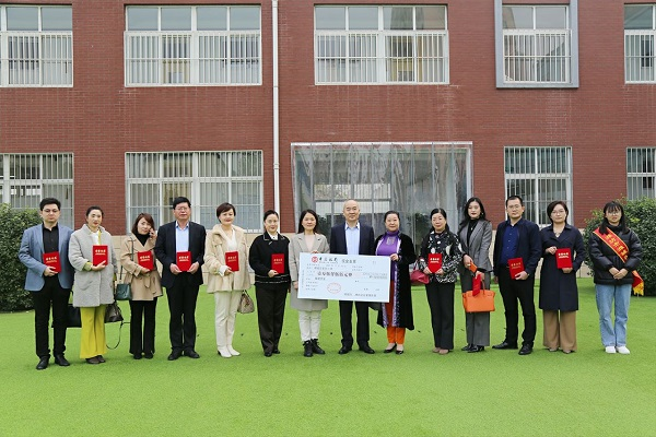 【綠地茵茵，情暖校園】威龍公司參與濰城實驗小學(xué)捐款活動